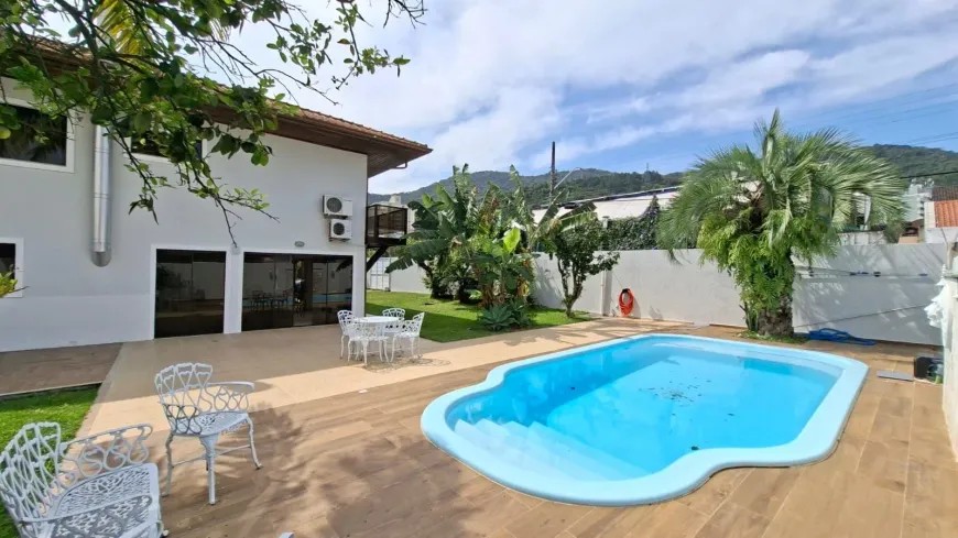 Casa, 5 quartos, 319 m² - Foto 1